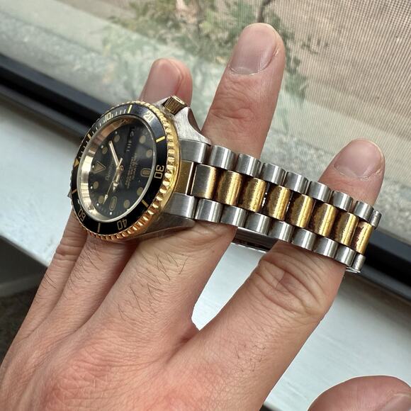 Vintage Armitron Pro All Sport Two-Tone Diver Black Dial Y143A Turtle Case Watch - Picture 4 of 9